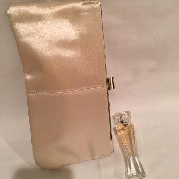 NEW VICTORIA’S SECRET CLUTCH W/SO IN LOVE PURFUME - Picture 3 of 4